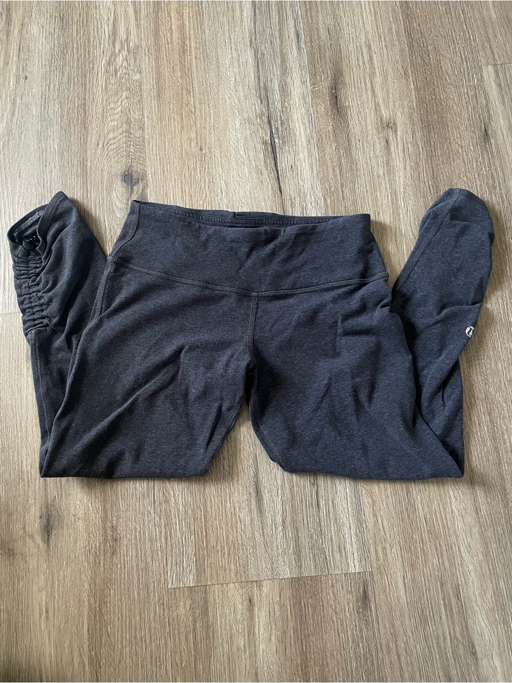 Lululemon capris size 6